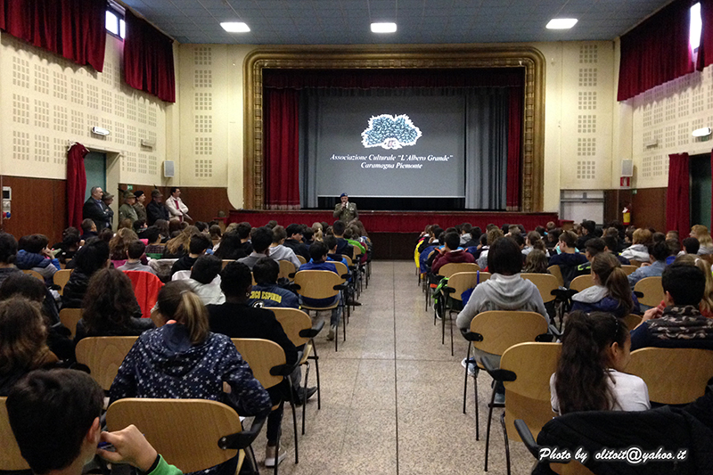 Ragazzi al Salone Polivalente